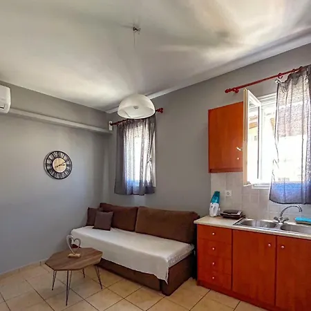 Central Apartments Ermoupoli Room photo