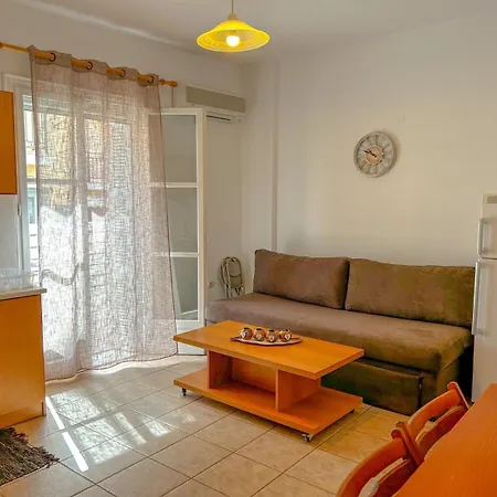 Central Apartments Ermoupoli Room photo