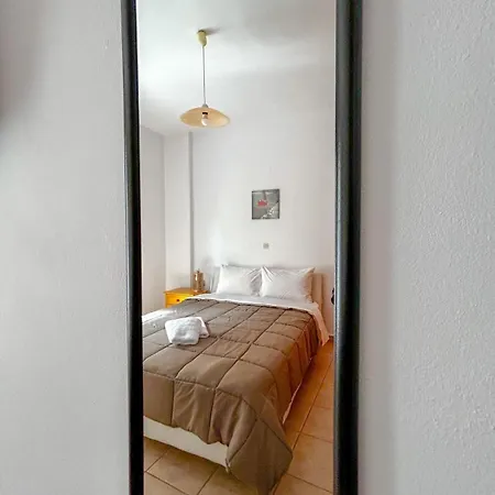 Central Apartments Ermoupoli Room photo